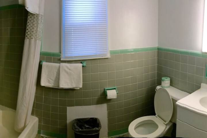 Room 6 of 11
