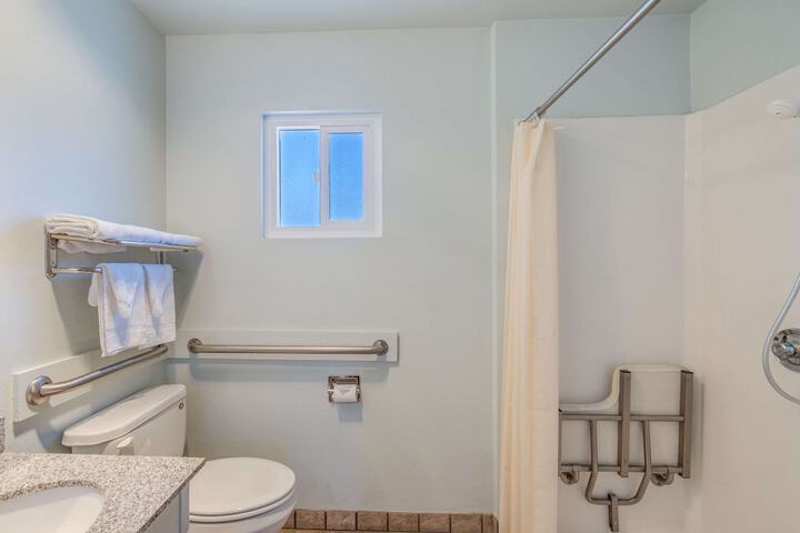 Room 10 of 27