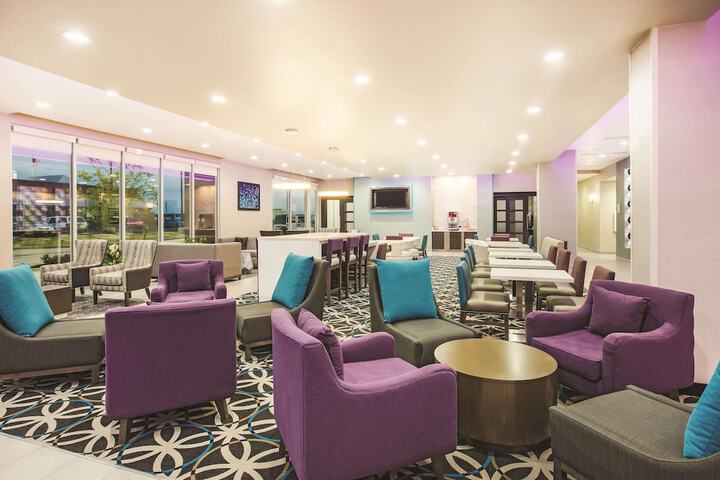 La Quinta Inn & Suites by Wyndham Dallas Plano - The Colony