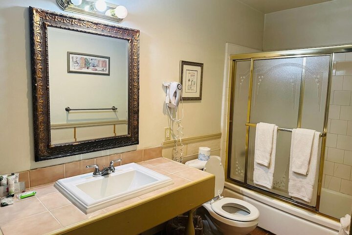 Gunn House Hotel