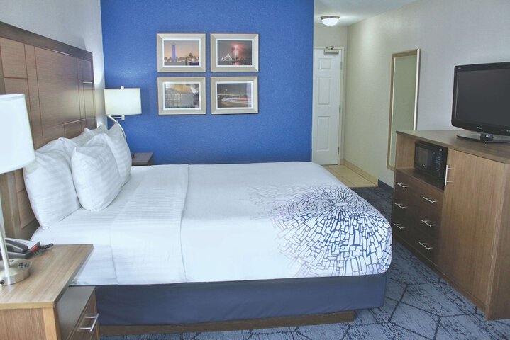 Room 32 of 48