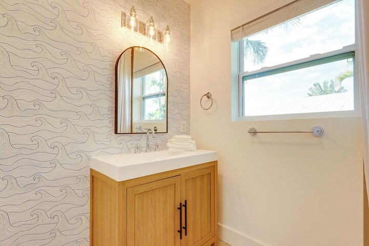 Intracoastal Getaway! North Palm Beach Apartment