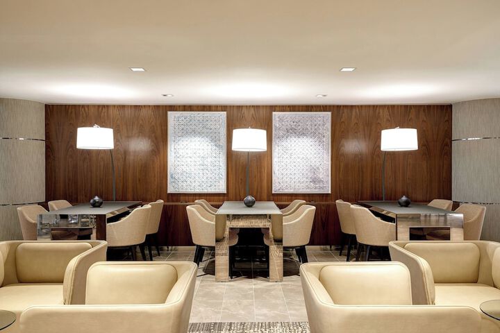 Lounge 40 of 44