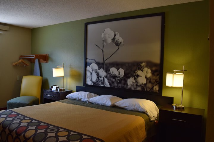 Room 18 of 32