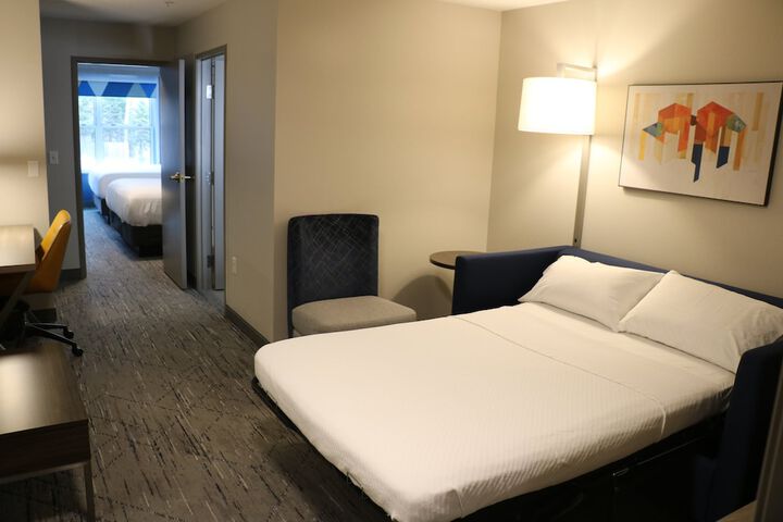 Room 33 of 145