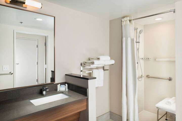 Room 16 of 39