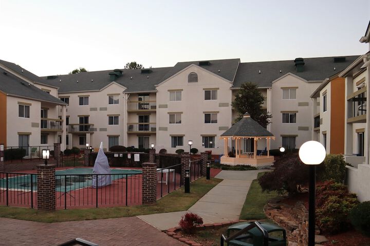 Hotel Exterior 27 of 27
