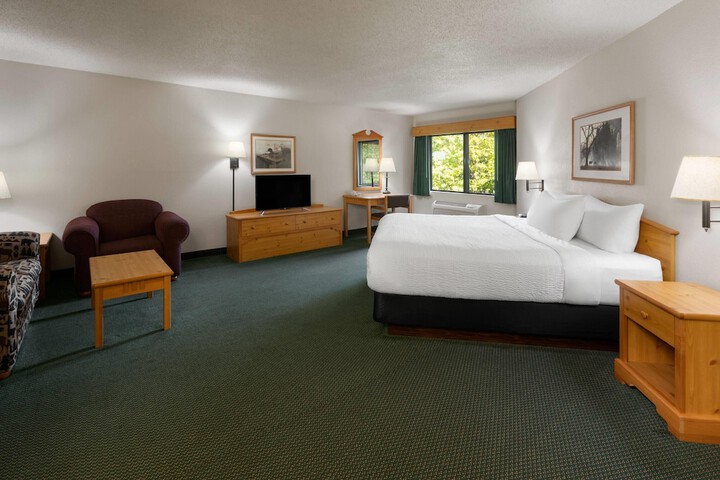Shell Lake Lodge a Travelodge by Wyndham