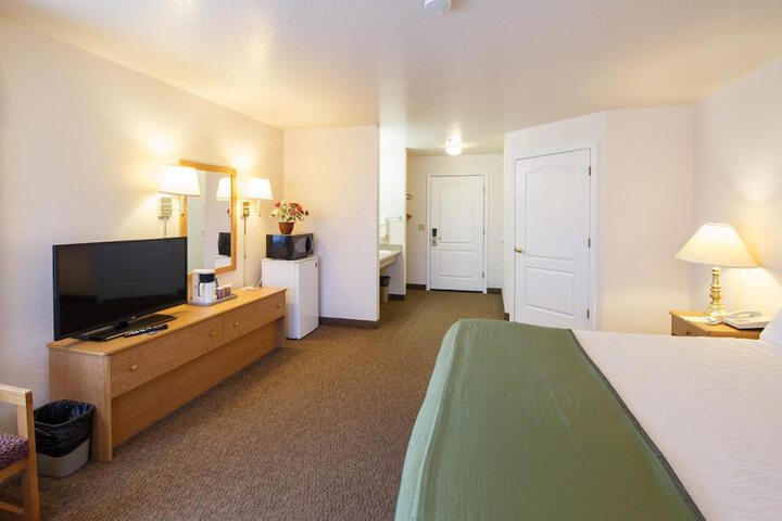 Room 9 of 16