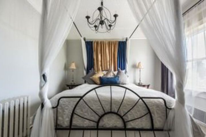 Oak Bay Guest House Bed & Breakfast