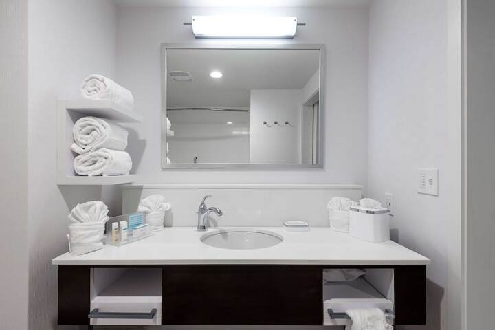 Room 12 of 37