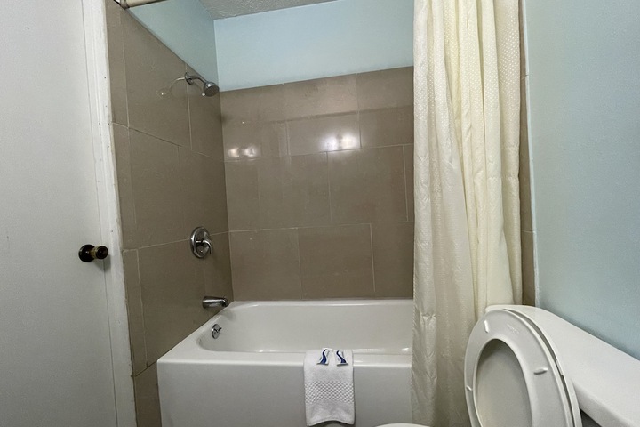 Room 13 of 19