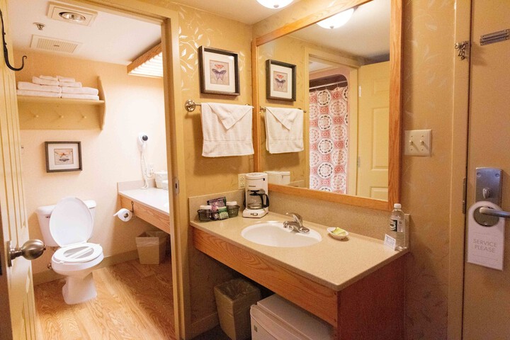 Room 13 of 77
