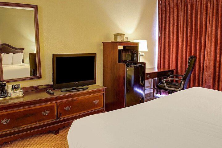 Room 8 of 34