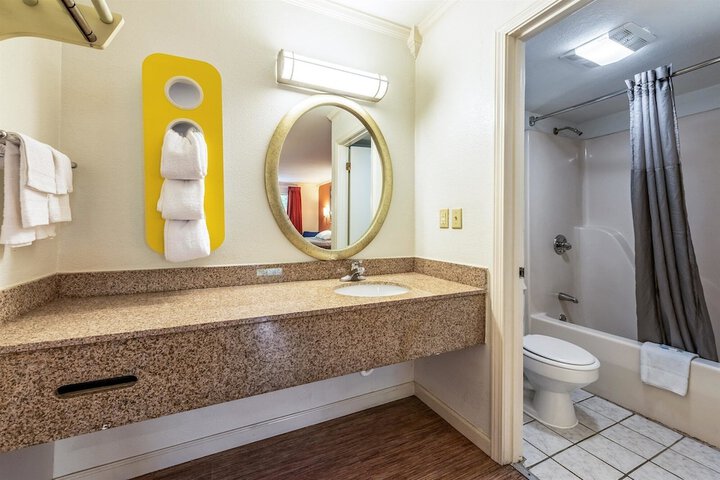 Motel 6 Gatlinburg TN - Smoky Mountains