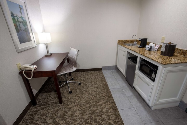 Room 15 of 37