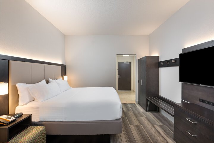 Holiday Inn Express & Suites Lakeland South by IHG