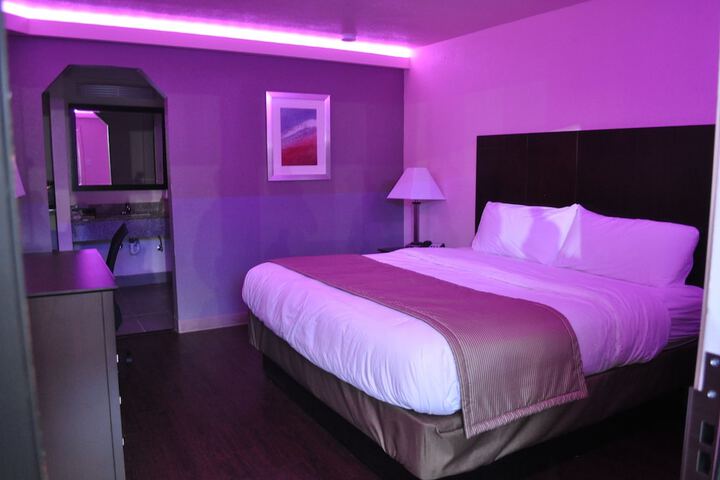 Room 13 of 27