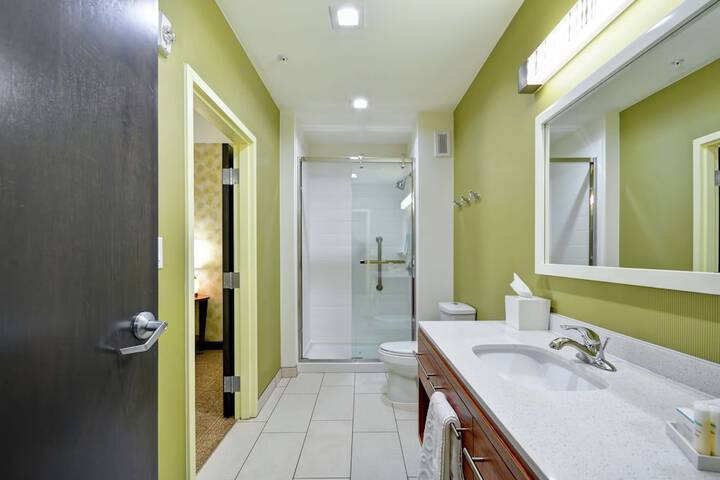 Room 20 of 28