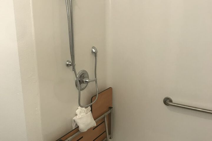 Room 17 of 39