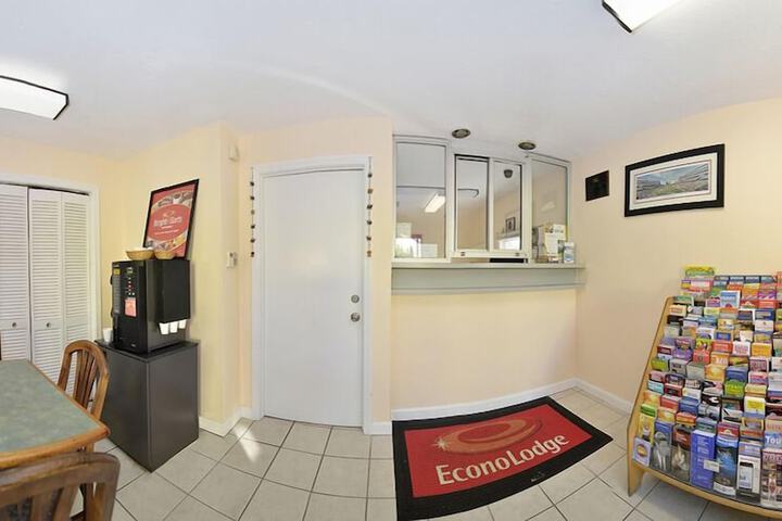 Econo Lodge Sharon - Foxborough