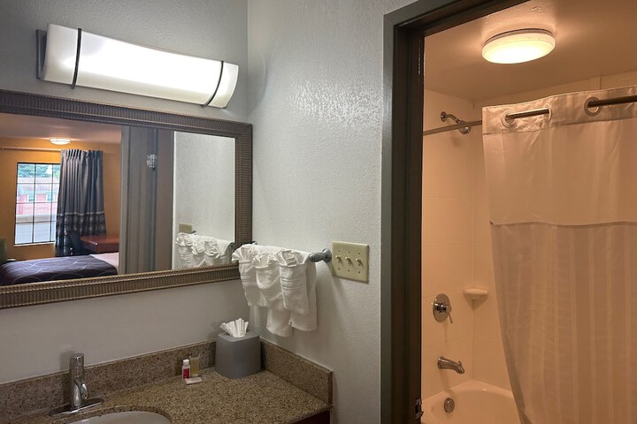Room 9 of 14
