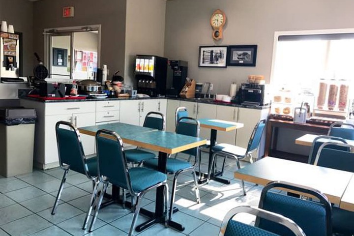 Super 8 by Wyndham Kindersley