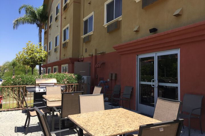 Comfort Suites Near Six Flags Magic Mountain