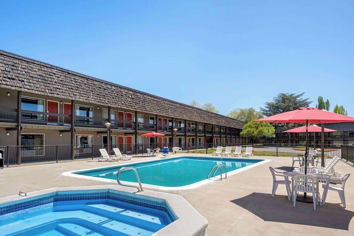 Pool 6 of 41