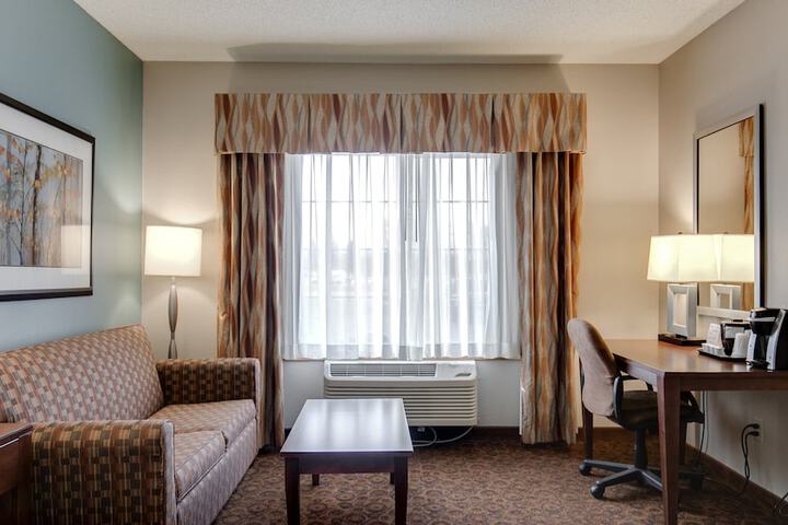 Holiday Inn Express Hotel & Suites St. Cloud by IHG
