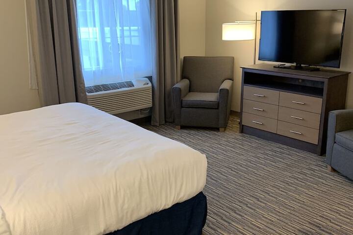 Little Crow Hotel & Conference Trademark by Wyndham