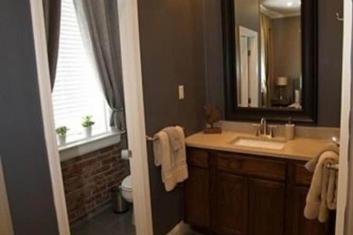 Hamilton House Inn