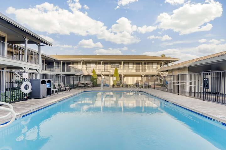 Pool 4 of 30