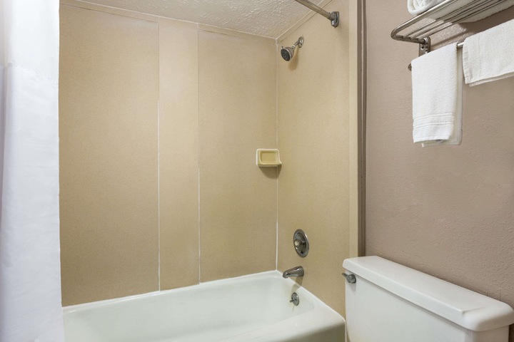 Room 10 of 25