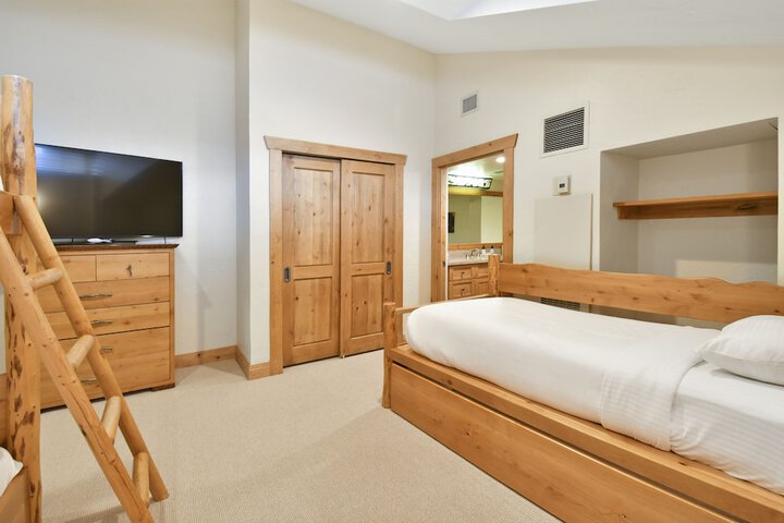 Grand Summit Hotel - Canyons Village a RockResort