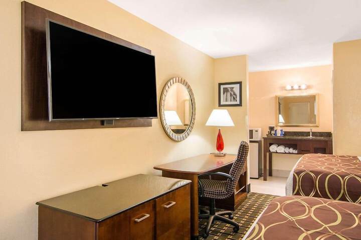 Room 8 of 14