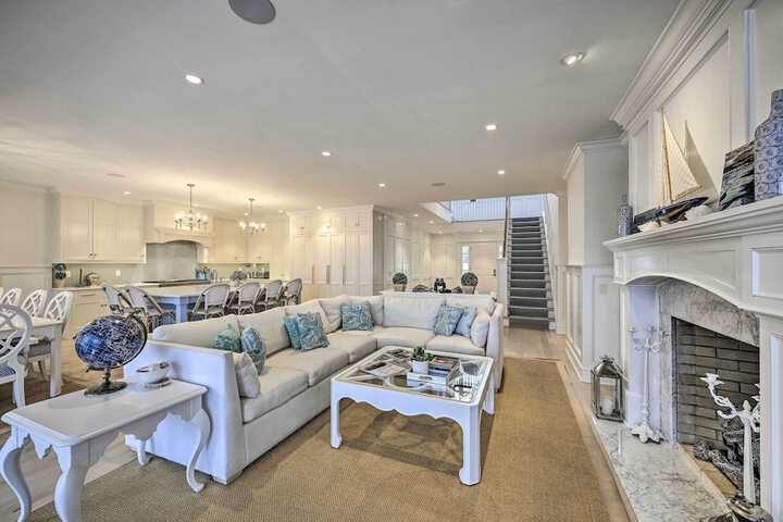 Shelter Island Retreat w / Outdoor Pool!