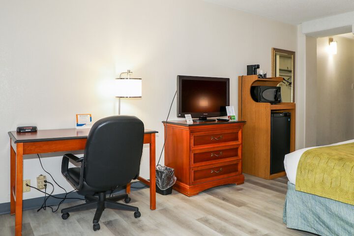 Ramada by Wyndham Cumberland Downtown