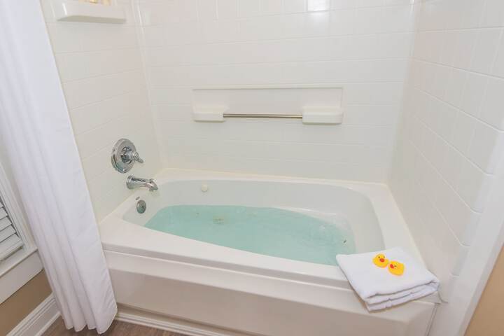Hot Tub 56 of 58