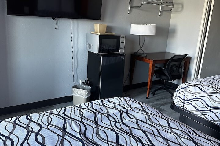 Room 12 of 25
