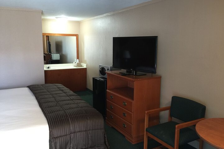 Room 6 of 9