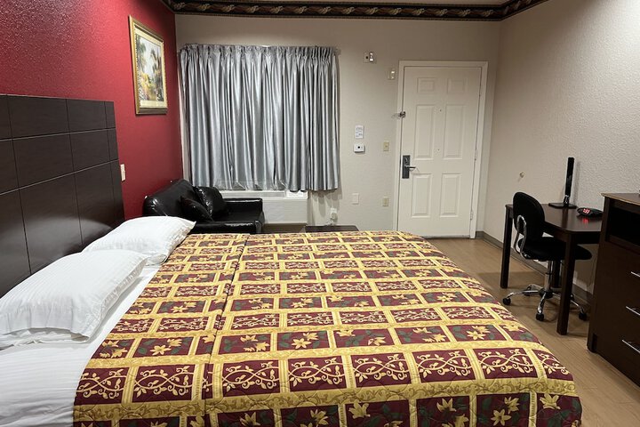 Room 9 of 30