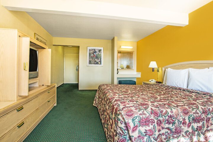 Room 10 of 15