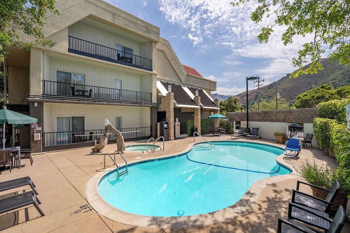 Pool 7 of 27