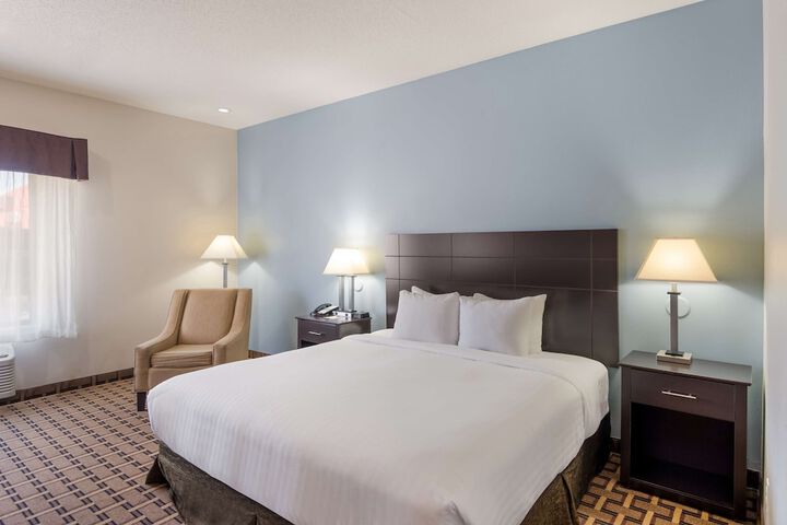 Room 32 of 43
