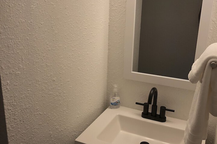Room 10 of 34