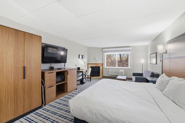 AmericInn by Wyndham White Bear Lake St. Paul