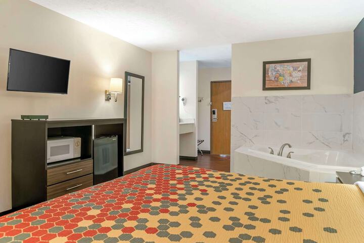 Room 12 of 37