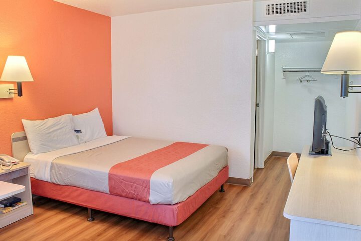 Room 15 of 26