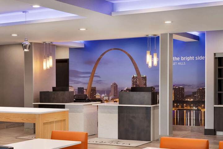 Hotel Interior 10 of 37